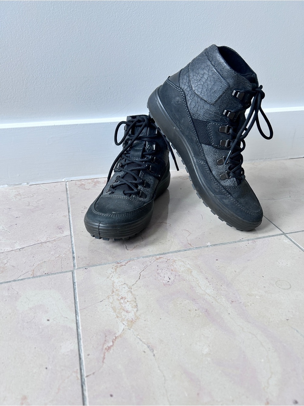 Ecco Women’s Soft 7 Tred W HYDROMAX Waterproof Gray Boots Size EUR 38 Size 7